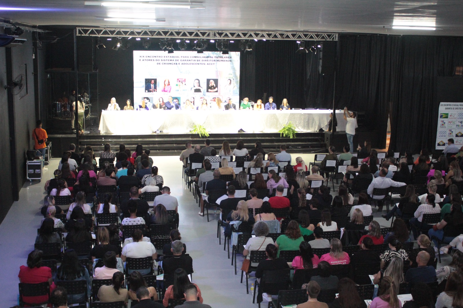 Imagem JPG, Navegantes sediou encontro com mais de 500 conselheiros tutelares de SC