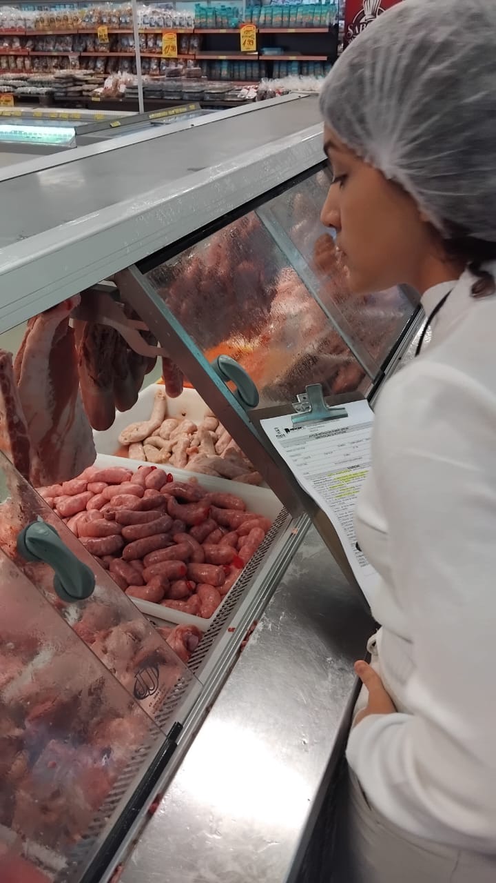 Imagem JPG, rocon e Vigilância Sanitária de Penha fiscalizam supermercado em atendimento à denúncia