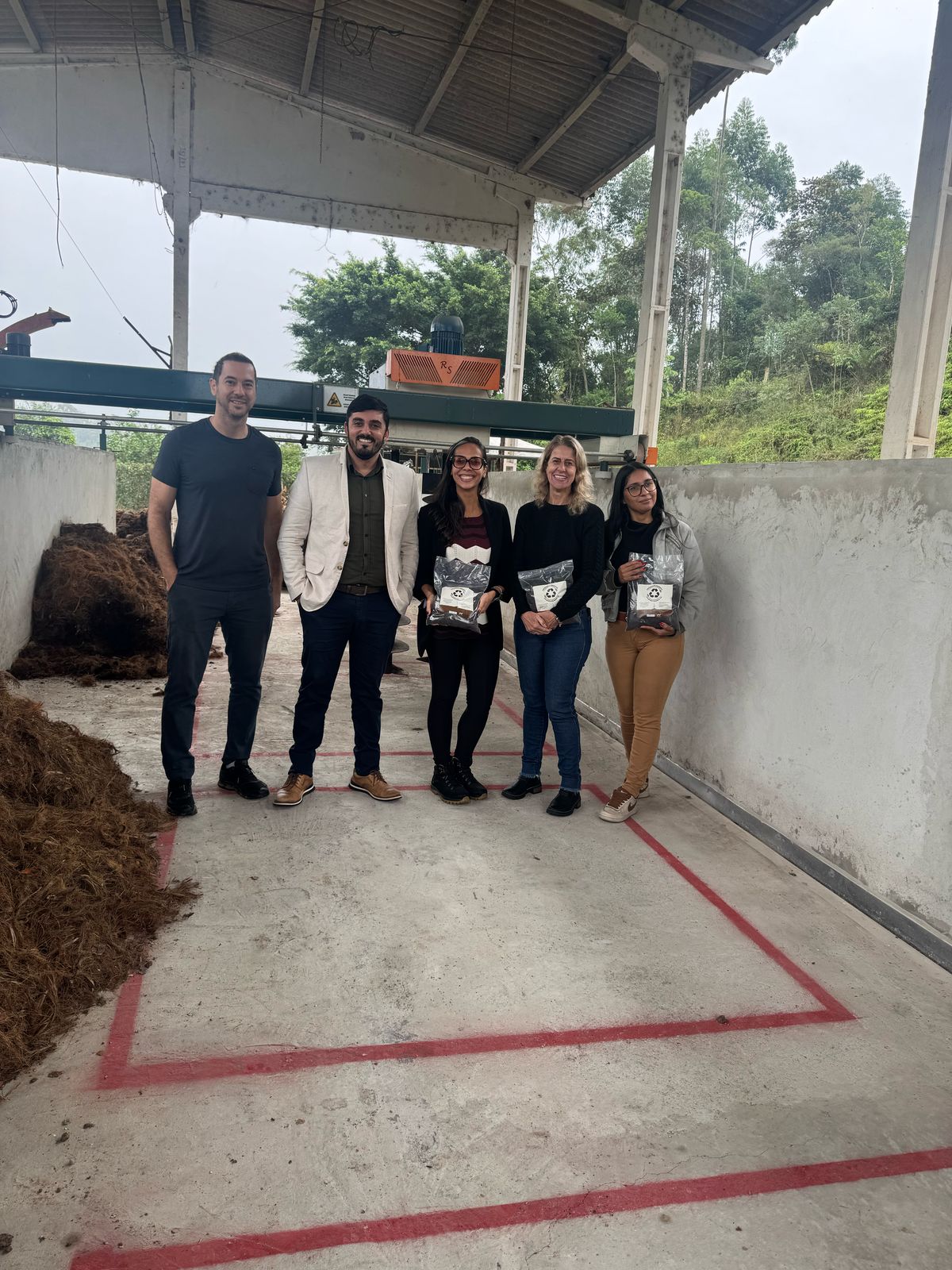 Imagem JPG, IMP recebe servidores da Secretaria de Educação de Penha para visita técnica na compostagem