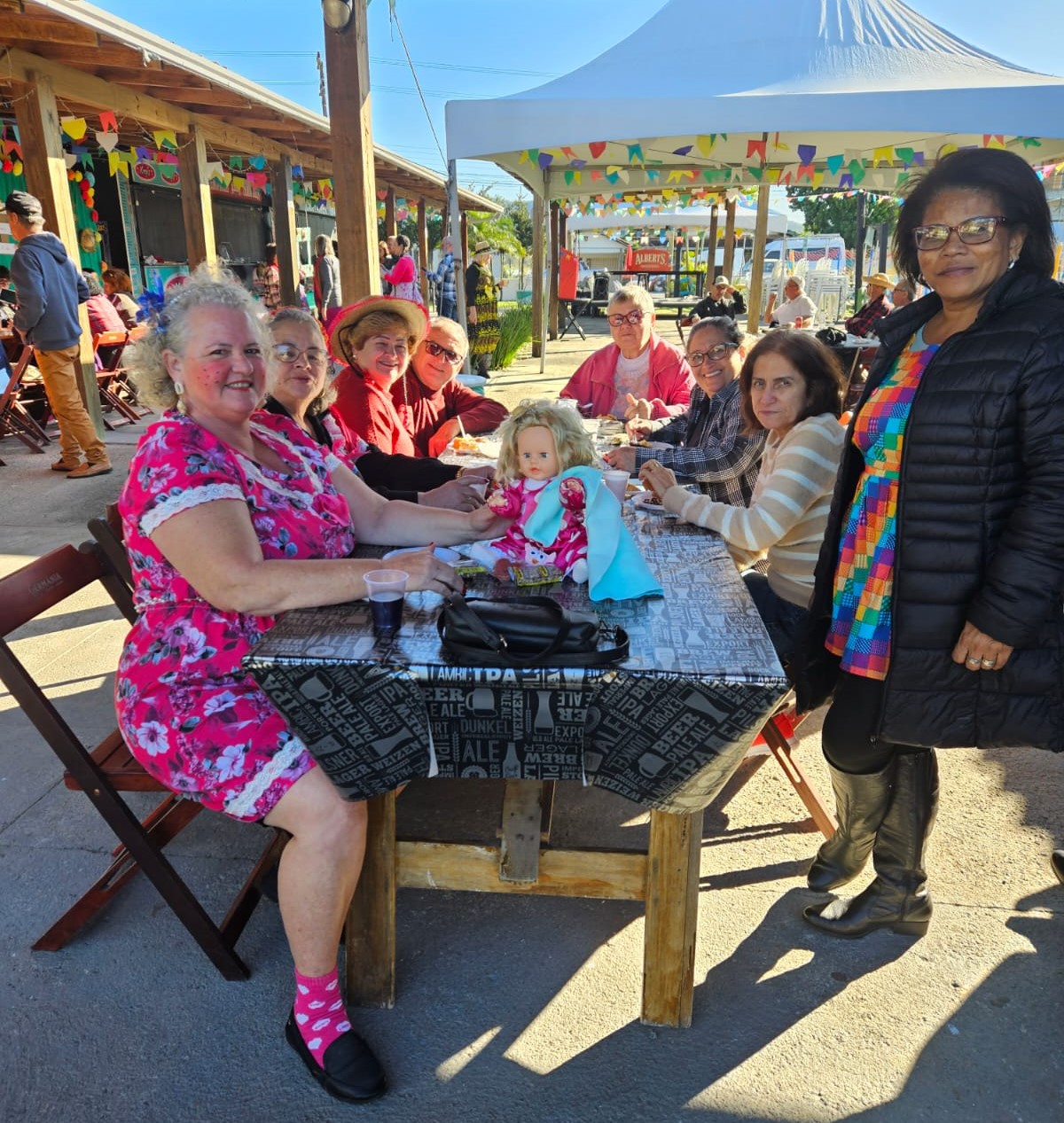 Imagem JPG, Festa junina e solidariedade: Academia da Saúde de Barra Velha arrecada agasalhos em celebração com os alunos dos bairros São Cristóvão e Pedras Brancas