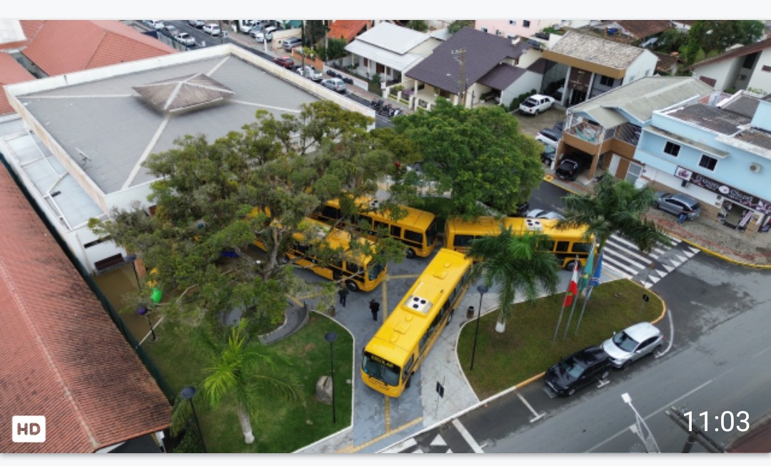 Imagem JPG,  Investimento de quase R$2 milhões: Governo Municipal adquire quatro ônibus escolares