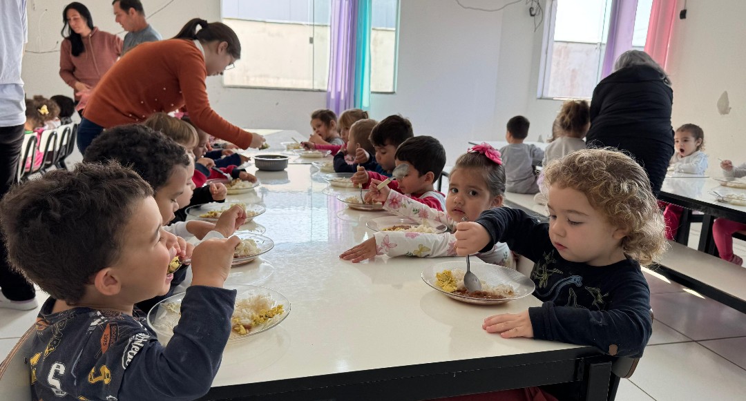 Imagem JPG, Educação de Penha investe recursos mensais de R$ 240 mil na merenda escolar