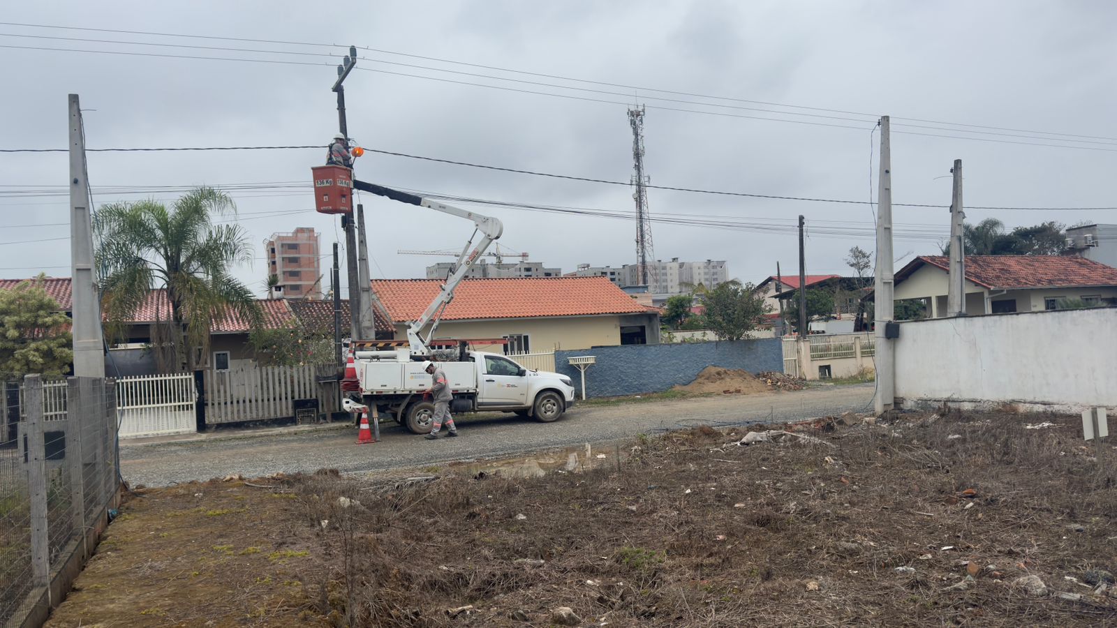 Imagem JPG, Município realiza ação contra invasão de área destinada à instalação de uma praça na rua 100, em Itajuba