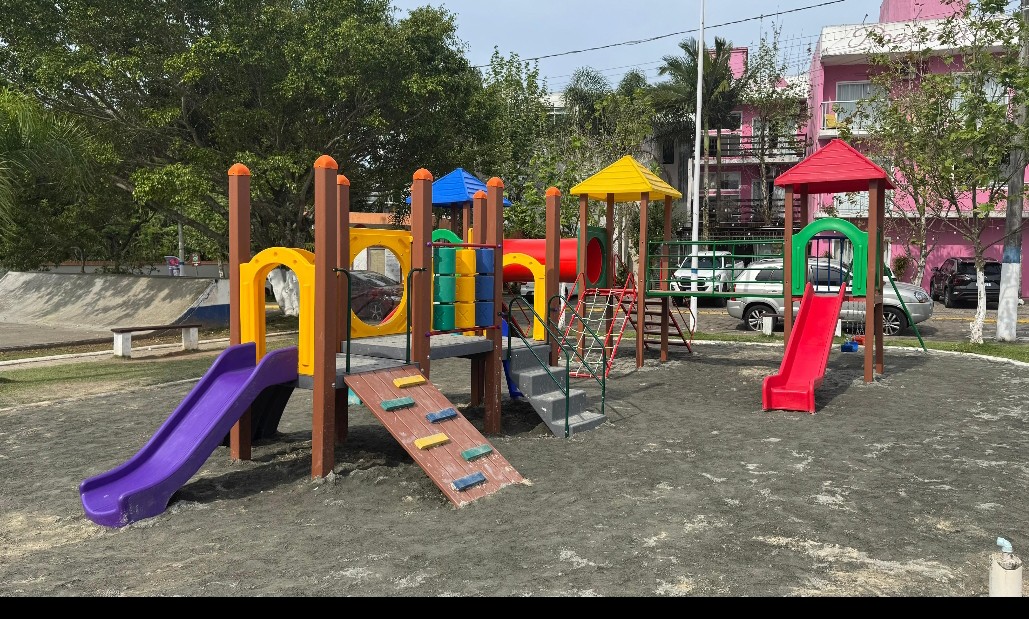 Imagem JPG, Prefeitura entrega três novos parques infantis em espaços públicos
